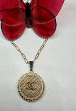 Load image into Gallery viewer, #659 Vintage Couture Necklace 26mm,23mm,26mm