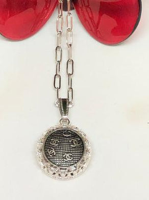 #381 Vintage Couture Necklace 22mm
