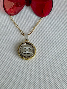 #689 Vintage Couture Necklace 23mm