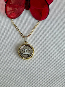 #689 Vintage Couture Necklace 23mm