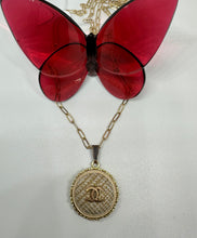 Load image into Gallery viewer, #659 Vintage Couture Necklace 26mm,23mm,26mm