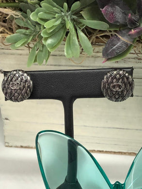 #396 Vintage Couture Earrings 16mm