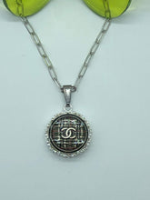 Load image into Gallery viewer, #547 Vintage Couture Necklace 23mm