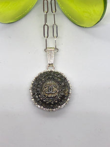 #1 Vintage Couture Button Necklace 23mm