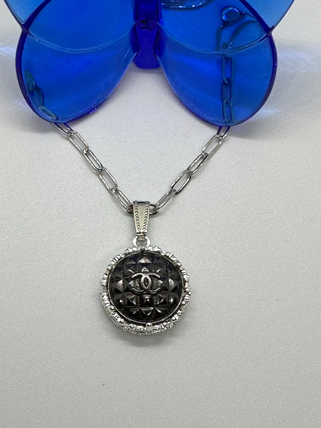 #401 Vintage Couture Necklace 22mm