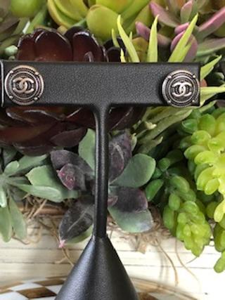 #187 Vintage Couture Earrings 12mm